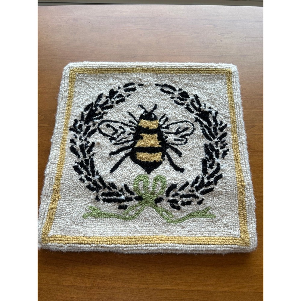 Bee needlepoint pillow cover   Wool
